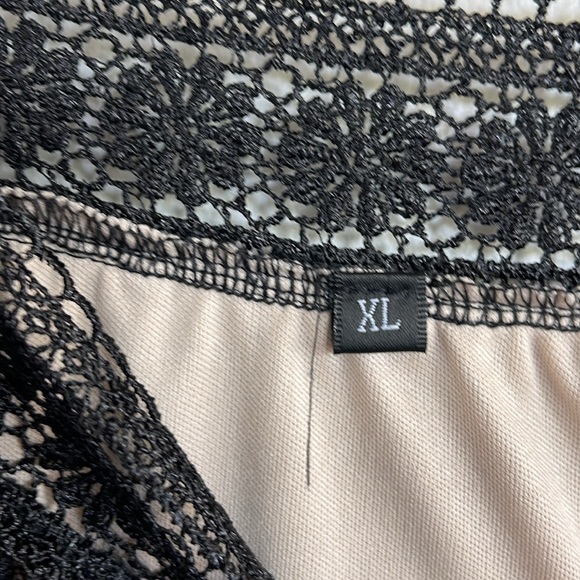 Elegant Black Lace Women's Top - Picture 3 of 3